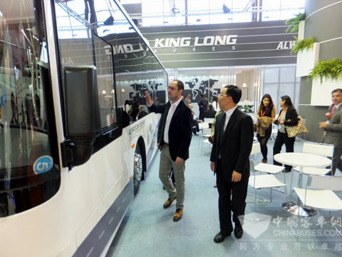 比利時經濟與改革部長Vincent參觀大金龍展車