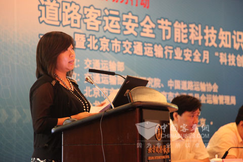 中青旅旅游服務分公司市場銷售部經理王旭介紹使用G-BOS經驗