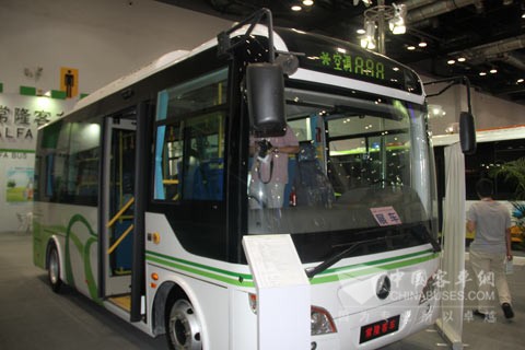 中國道路運(yùn)輸杯2012年度最佳新能源客車YS6700GBEV純電動客車