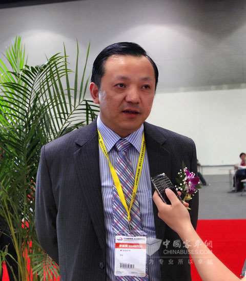 廈門金旅銷售公司副總經理吳偉接受記者采訪