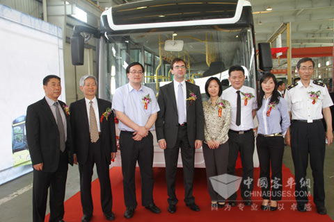 中國首輛獲歐盟整車認證的純電動客車YS6120GBEV