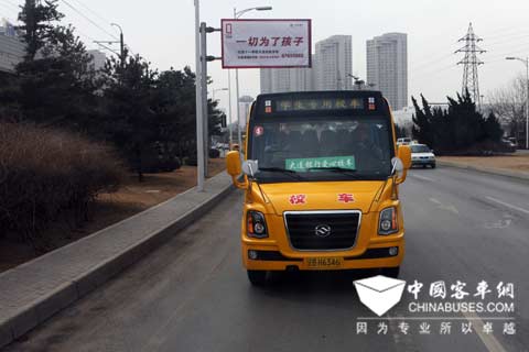黃海校車護航學童安全