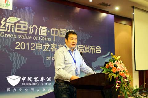 申龍客車銷售公司總經(jīng)理高興旺發(fā)表講話