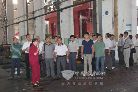 江淮底盤營銷公司相關人員進行詳細產品與技術解讀