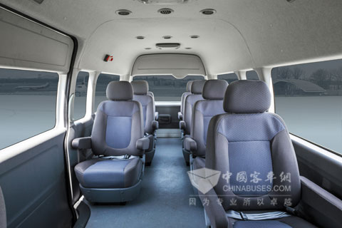 內(nèi)飾清新實用