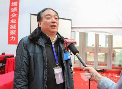總裁判長譚衡鳴接受記者采訪