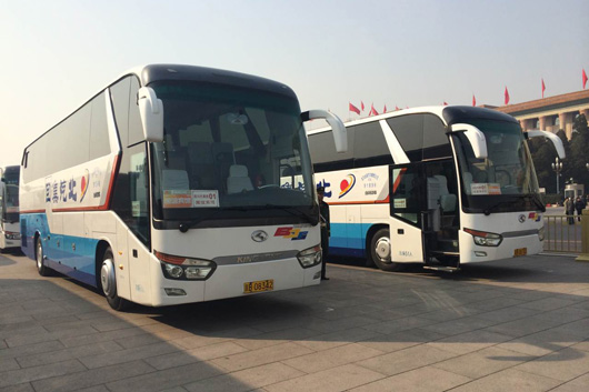 龍威車擔(dān)負(fù)會議期間各地參會代表及兩會媒體記者的通勤任務(wù)