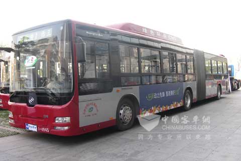 裝載上柴天然氣發動機的公交車