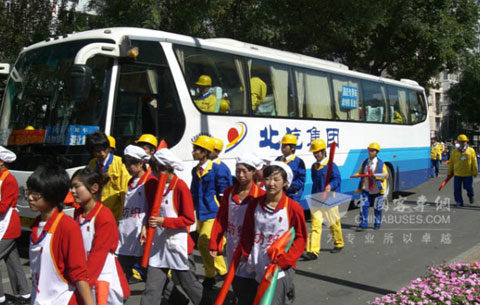 北汽集團車輛接送國慶慶典方陣表演隊伍