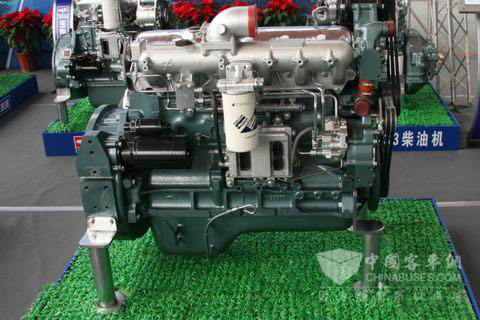 玉柴機器2010年營銷服務大會現場展出的玉柴YC6G柴油機