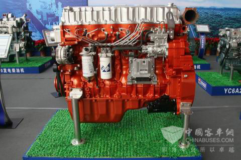 玉柴機器2010年營銷服務大會現場展出的玉柴YC6K-30柴油機