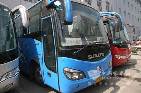 邯鄲運輸公司司機張師傅駕駛的申龍客車