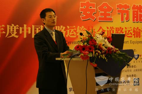 華越董事長(zhǎng)俞士妙正在演講