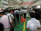 經銷商代表、行業專家、新聞媒體參觀江淮客車