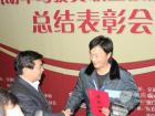 交通部副部長馮正霖為第一名獲得者施健頒獎(jiǎng)