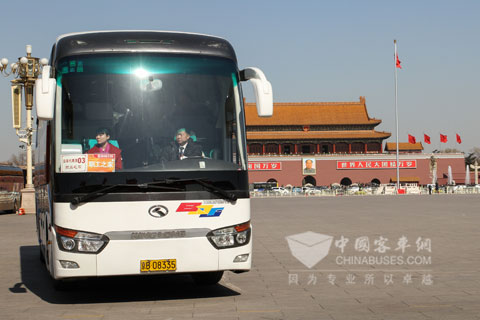 “國車”金龍連續(xù)十四年服務兩會