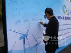 用戶企業領導在藍天計劃板上簽下自己的姓名