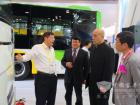 劉國強副總為領(lǐng)導(dǎo)介紹新車