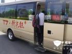 平移車門+三級踏步，舒適美觀彰顯尊貴。