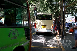 西安：公交車須進專用停車區(qū)上下客