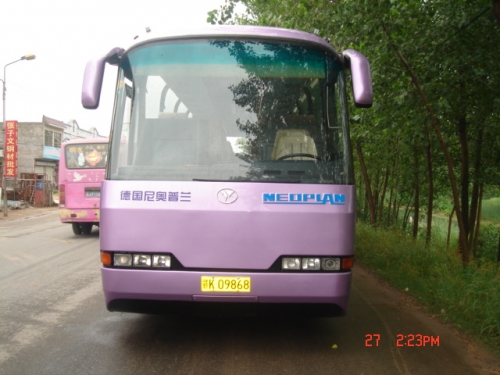 低價出售02年尼奧普蘭JNP6125A旅游車，座位47+1+1，才跑70多萬公里，車況8成新