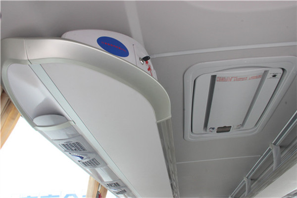 南京金龍NJL6107BEV8客車（純電動(dòng)24-47座）