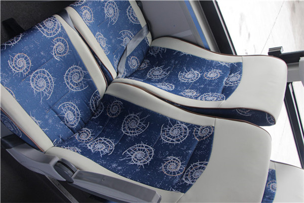 南京金龍NJL6820BEVG公交車（純電動(dòng)24-35座）