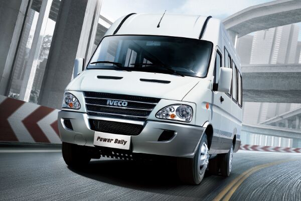 南京依維柯powerdaily經(jīng)典A32客車(chē)（柴油國(guó)五6-7座）
