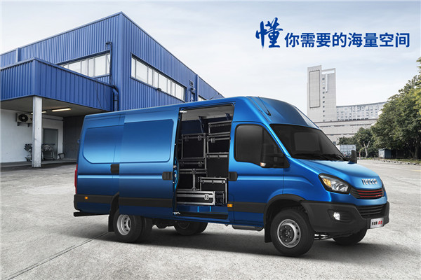 南京依維柯NJ5045XXYESE廂式運(yùn)輸車(chē)（柴油國(guó)五3-6座）