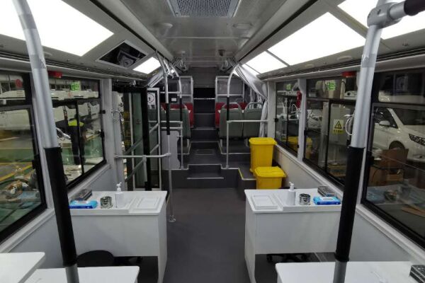 福田歐輝BJ5180XYLEV醫(yī)療車(chē)（純電動(dòng)2-9座）