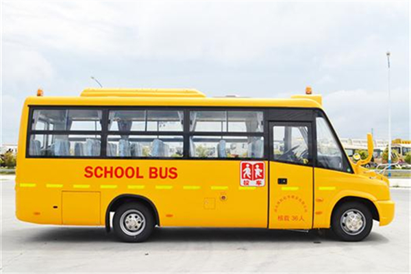 亞星JS6750XCP小學(xué)生專用校車（柴油國五24-36座）