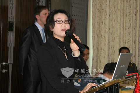 上海萬耀企龍展覽有限公司副總經理胡宇紅發言