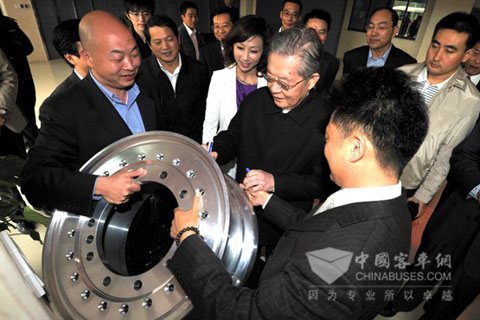 周光召詢問諾德輪轂對于技術研發的創新模式
