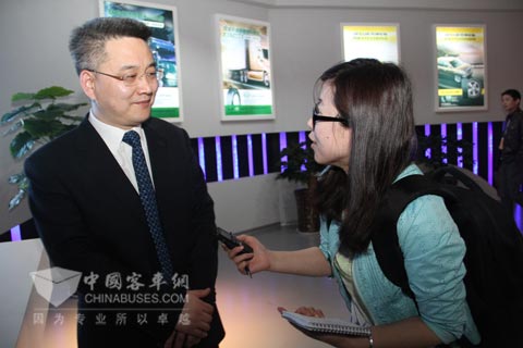 風神輪胎總經理王鋒接受客車網[www.yfzyy.cn]記者采訪