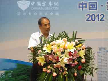 玉柴高級(jí)技術(shù)顧問卓斌先生做報(bào)告